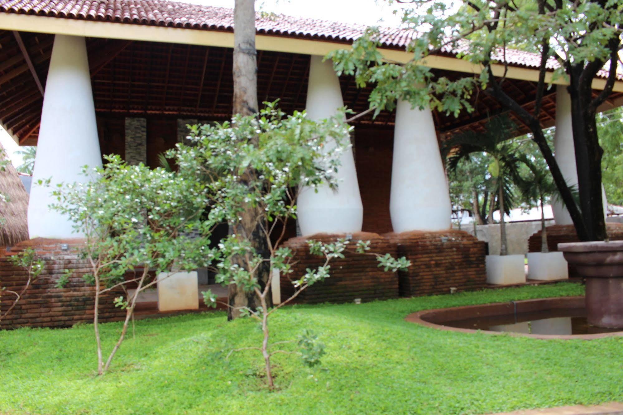 Avasta Resort And Spa Anuradhapura Exteriör bild