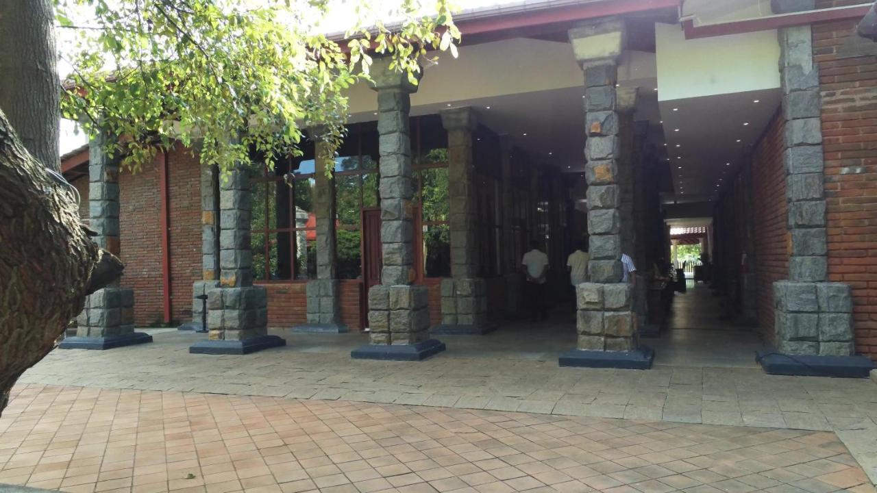 Avasta Resort And Spa Anuradhapura Exteriör bild