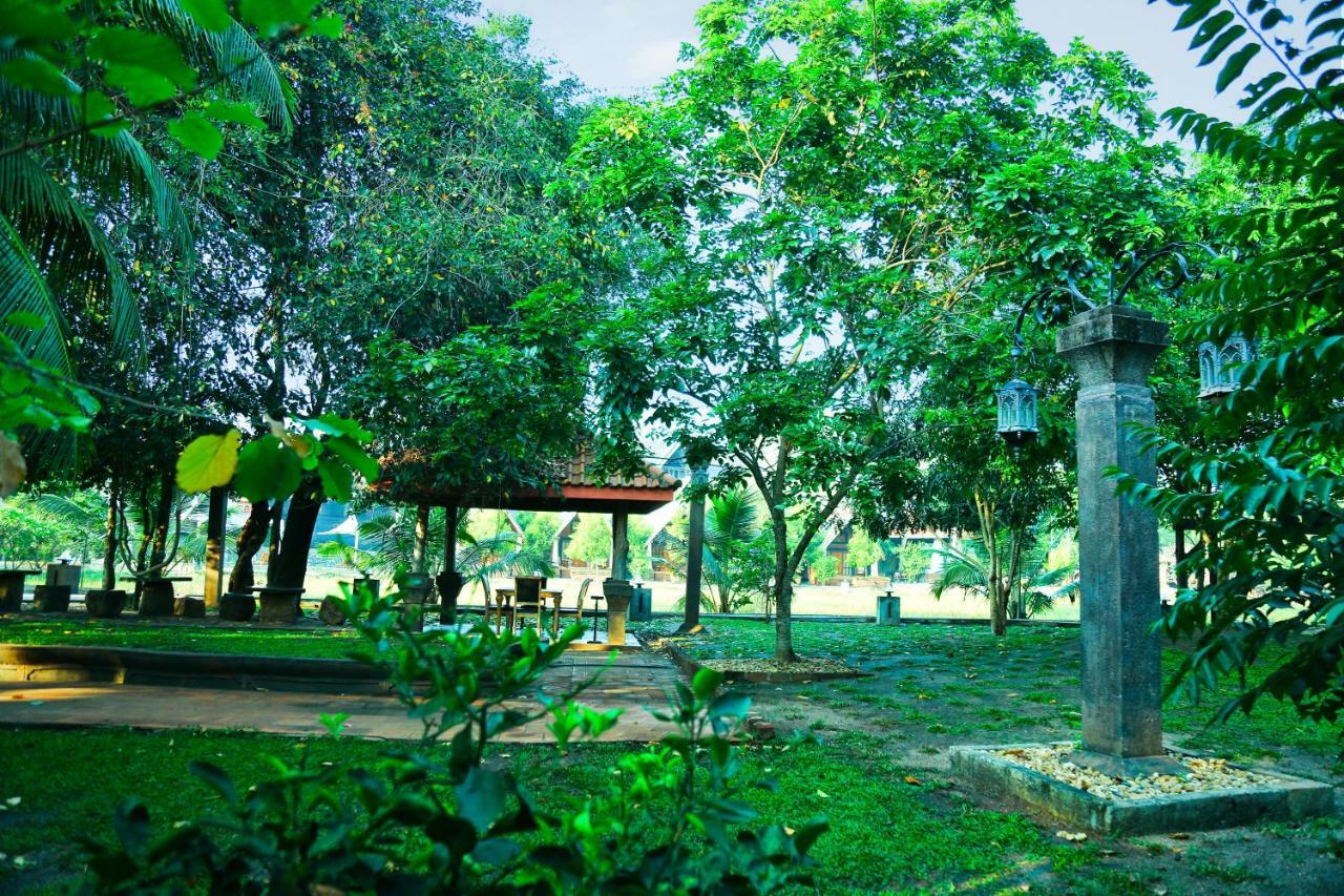 Avasta Resort And Spa Anuradhapura Exteriör bild